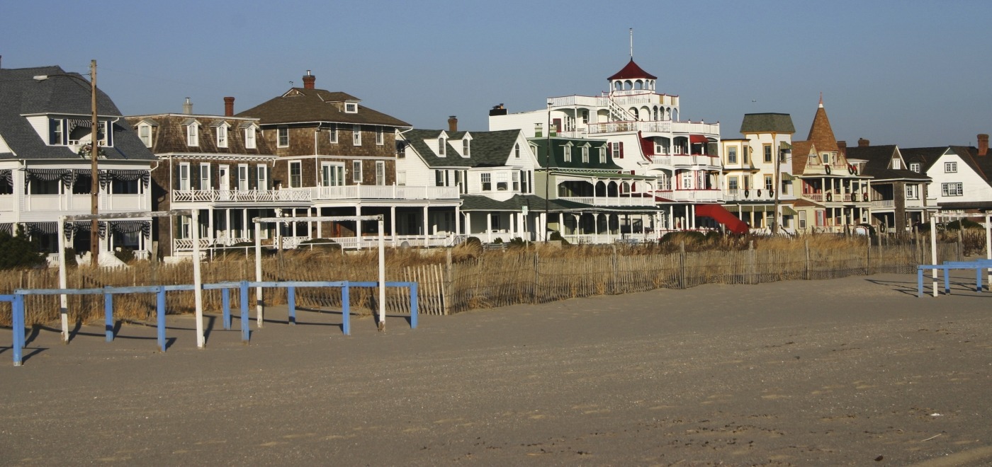 Image of alouette exterior from the beach